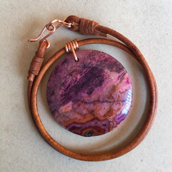 Jewelry - Beautiful 16” Agate  Leather Choker Necklace